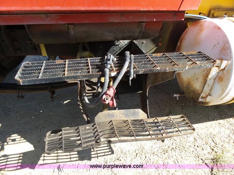 image for item L2026 1997 Ford LT8000 mixer truck