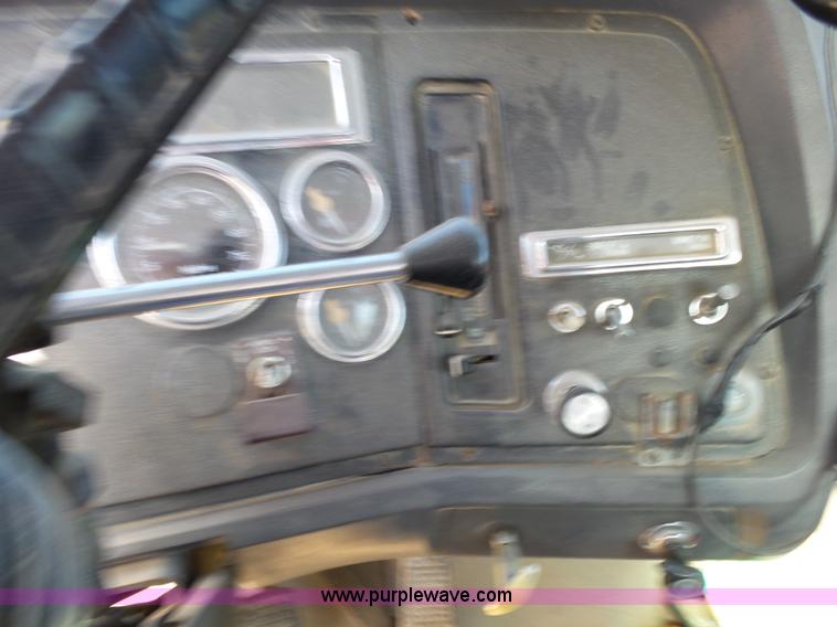 image for item L2026 1997 Ford LT8000 mixer truck