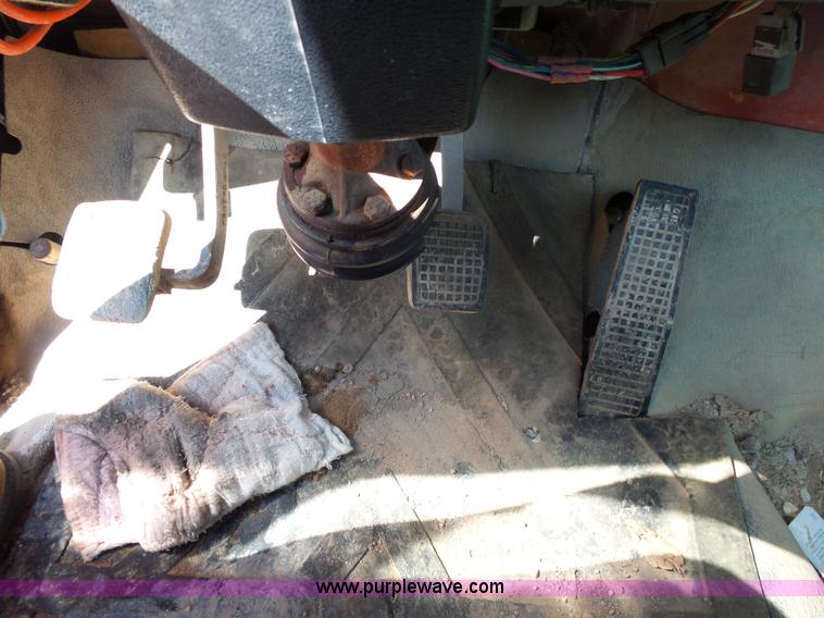 image for item L2026 1997 Ford LT8000 mixer truck
