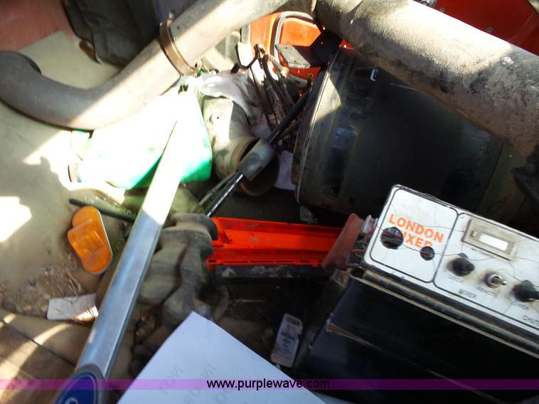 image for item L2026 1997 Ford LT8000 mixer truck