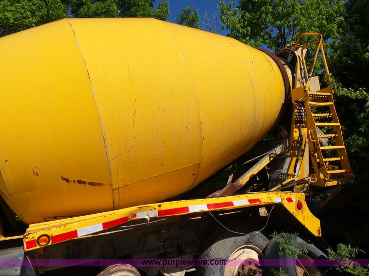 image for item L2027 1994 Ford LT8000 mixer truck