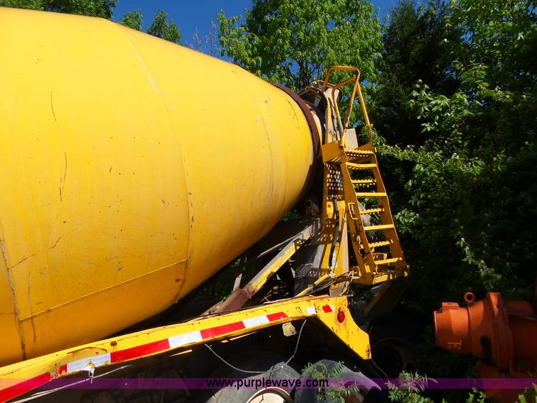 image for item L2027 1994 Ford LT8000 mixer truck