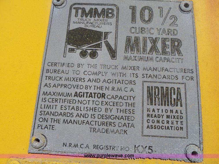 image for item L2027 1994 Ford LT8000 mixer truck