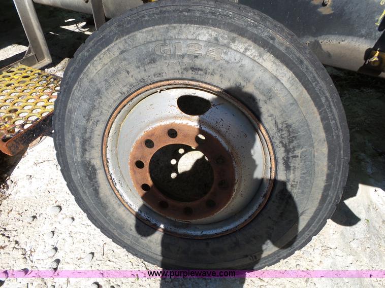 image for item L2027 1994 Ford LT8000 mixer truck