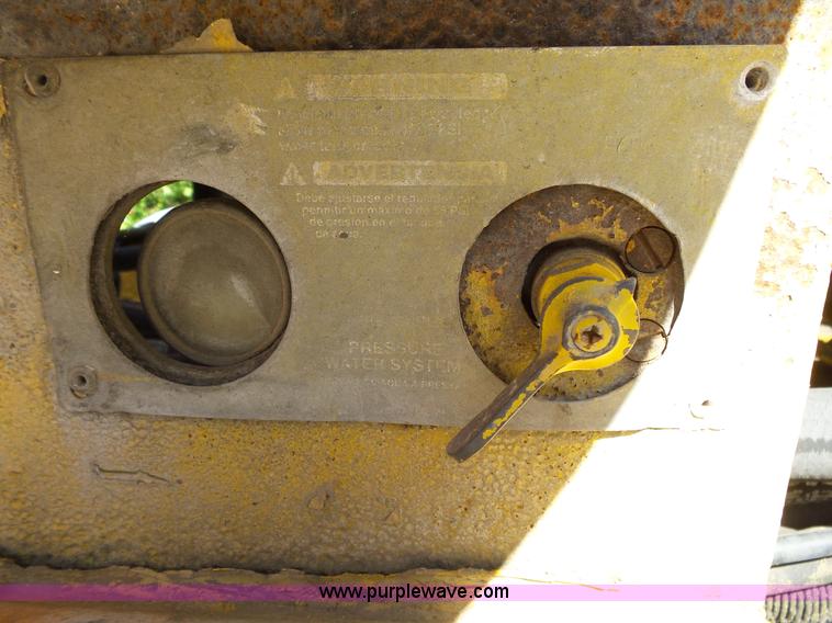 image for item L2027 1994 Ford LT8000 mixer truck