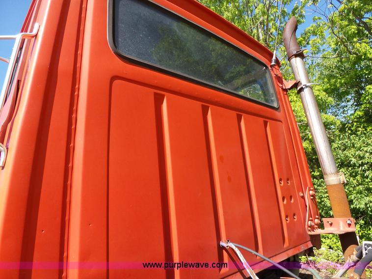 image for item L2027 1994 Ford LT8000 mixer truck