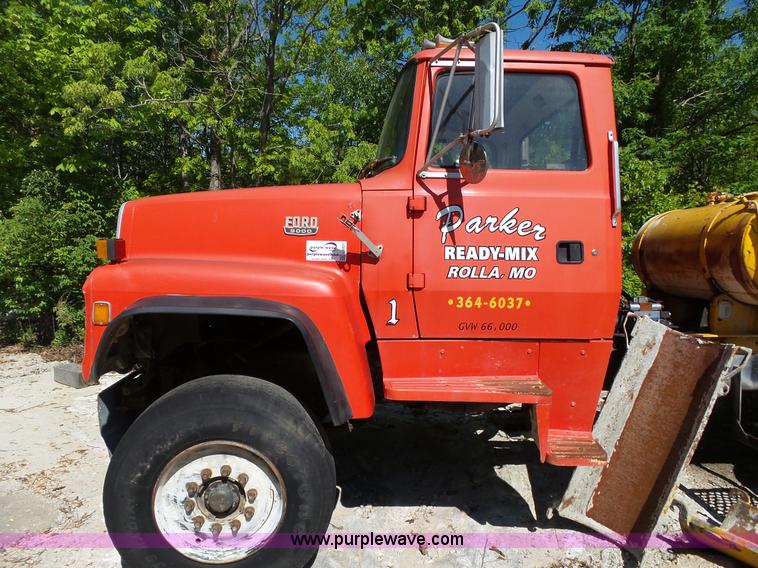 image for item L2027 1994 Ford LT8000 mixer truck