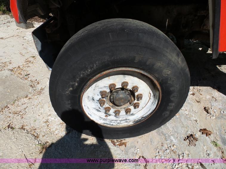 image for item L2027 1994 Ford LT8000 mixer truck