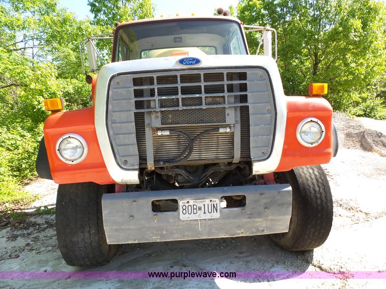 image for item L2027 1994 Ford LT8000 mixer truck