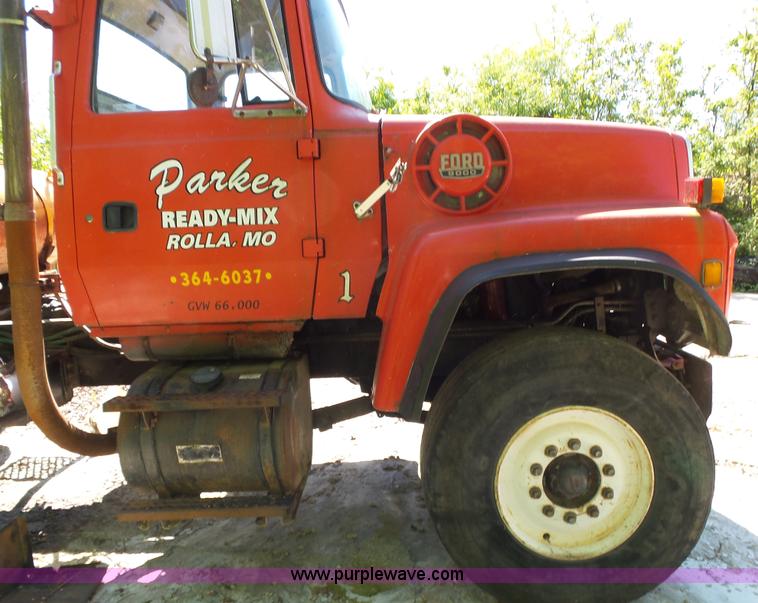 image for item L2027 1994 Ford LT8000 mixer truck