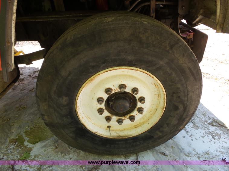 image for item L2027 1994 Ford LT8000 mixer truck