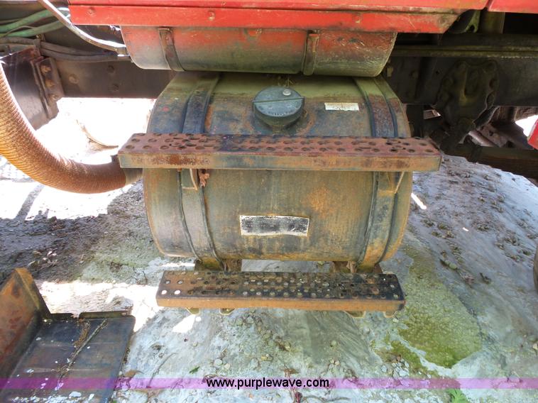 image for item L2027 1994 Ford LT8000 mixer truck