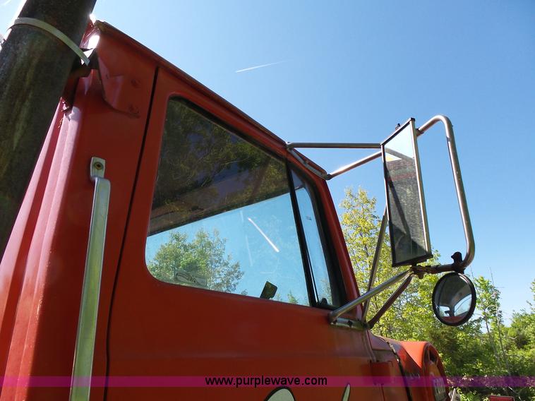 image for item L2027 1994 Ford LT8000 mixer truck