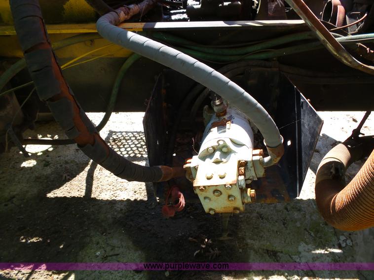 image for item L2027 1994 Ford LT8000 mixer truck