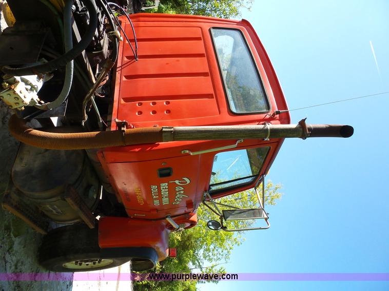 image for item L2027 1994 Ford LT8000 mixer truck