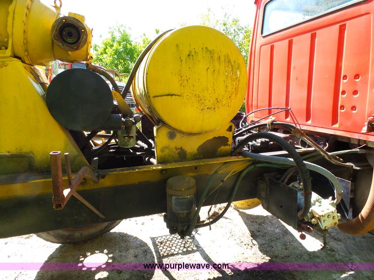 image for item L2027 1994 Ford LT8000 mixer truck