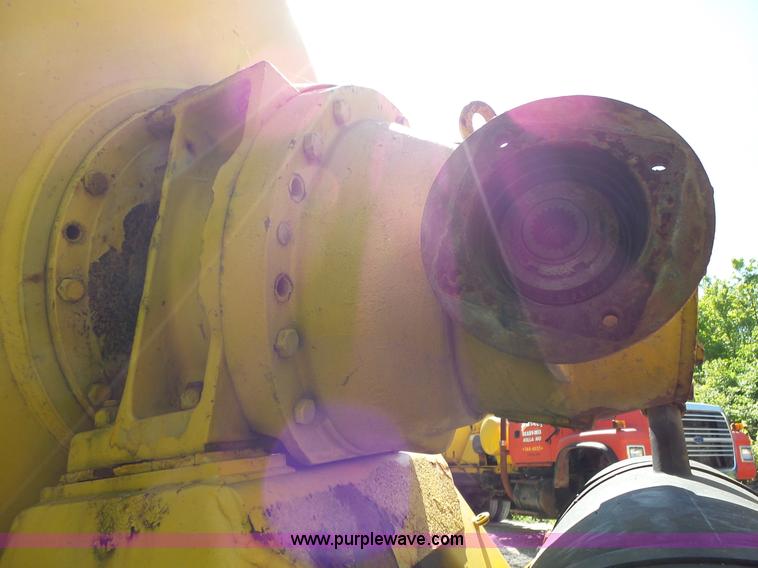 image for item L2027 1994 Ford LT8000 mixer truck