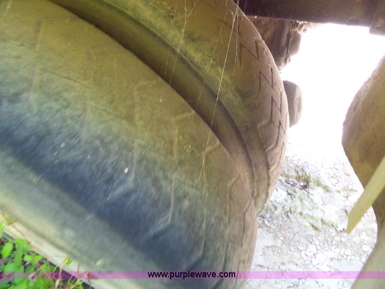 image for item L2027 1994 Ford LT8000 mixer truck