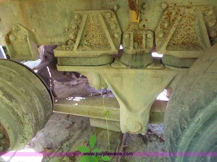 image for item L2027 1994 Ford LT8000 mixer truck