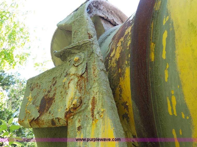 image for item L2027 1994 Ford LT8000 mixer truck