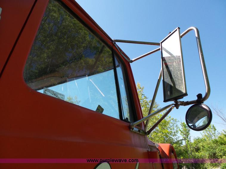 image for item L2027 1994 Ford LT8000 mixer truck