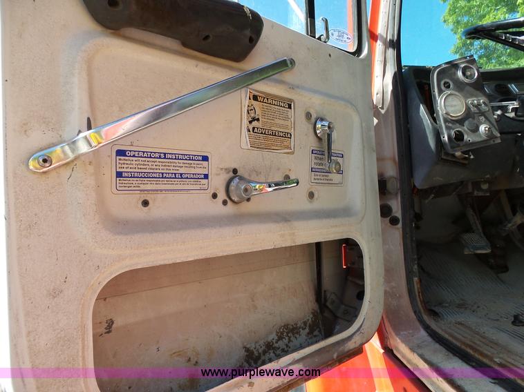 image for item L2027 1994 Ford LT8000 mixer truck