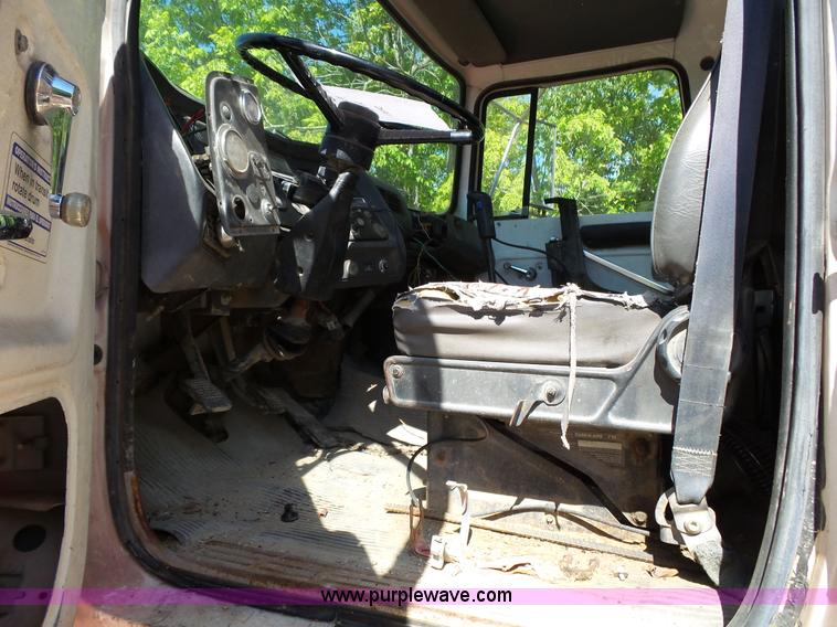 image for item L2027 1994 Ford LT8000 mixer truck