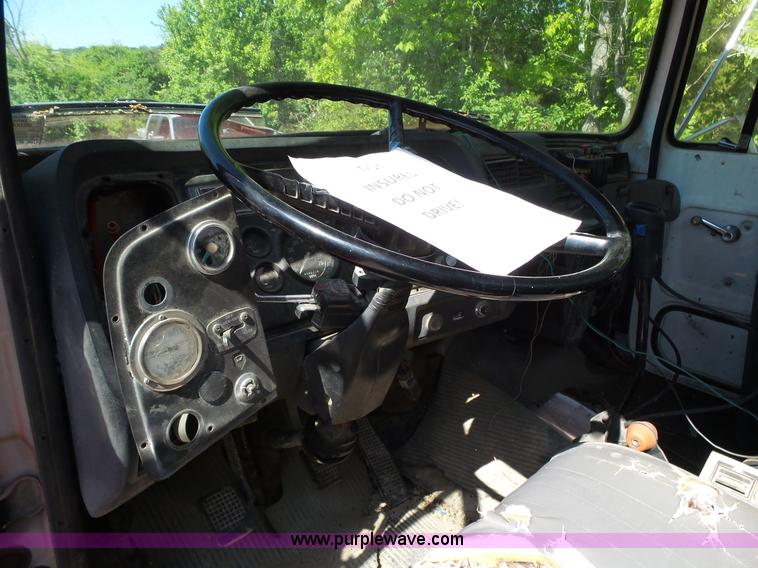 image for item L2027 1994 Ford LT8000 mixer truck