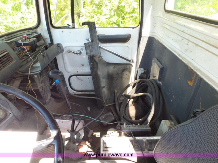 image for item L2027 1994 Ford LT8000 mixer truck