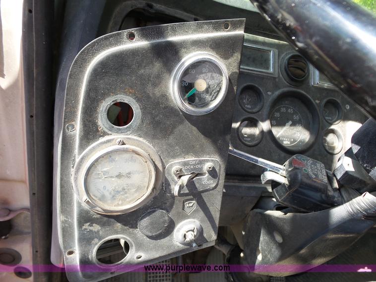 image for item L2027 1994 Ford LT8000 mixer truck