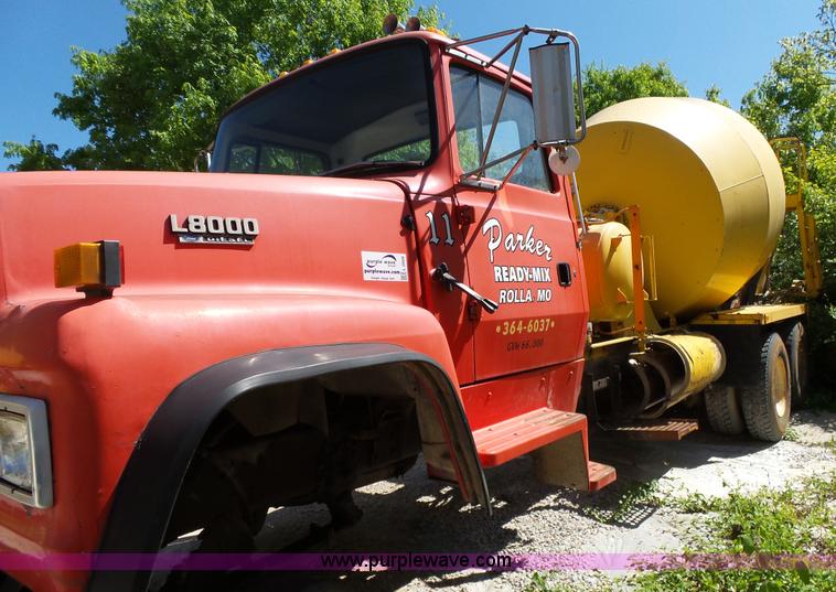 image for item L2029 1994 Ford LT8000 mixer truck
