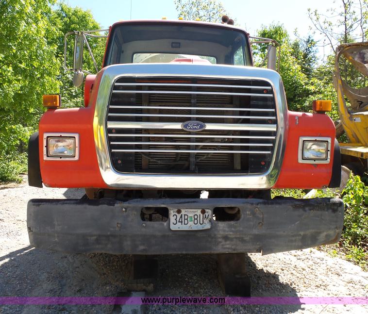 image for item L2029 1994 Ford LT8000 mixer truck