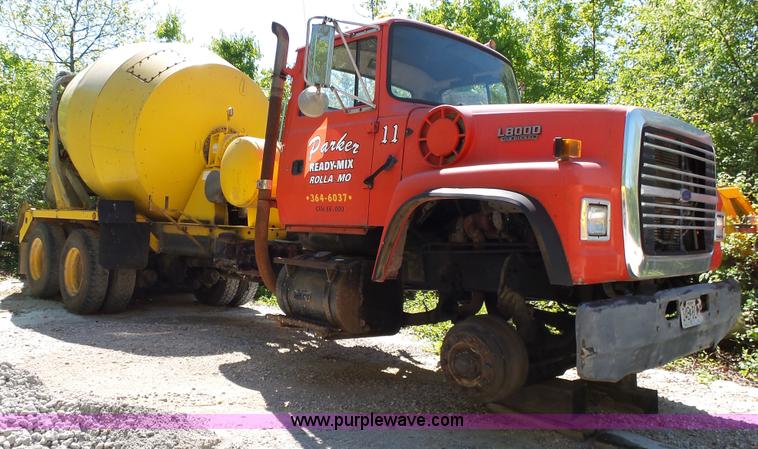 image for item L2029 1994 Ford LT8000 mixer truck