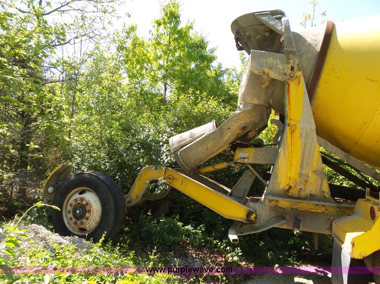 image for item L2029 1994 Ford LT8000 mixer truck