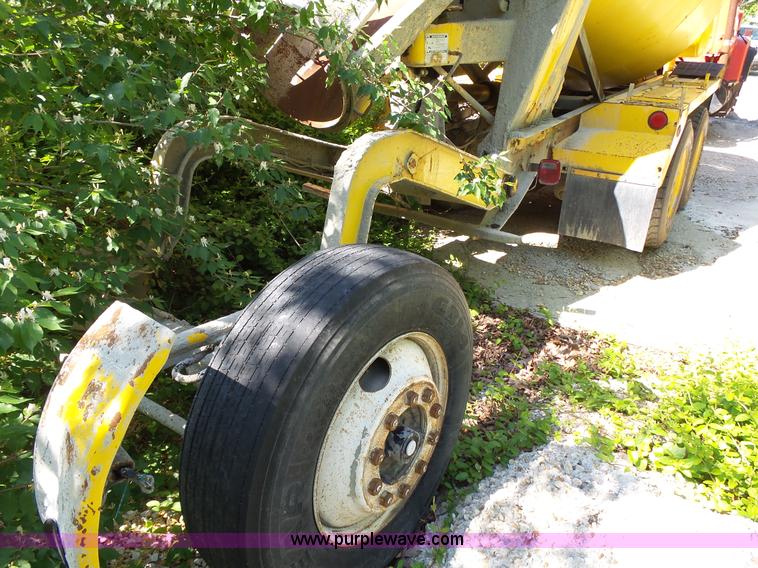 image for item L2029 1994 Ford LT8000 mixer truck