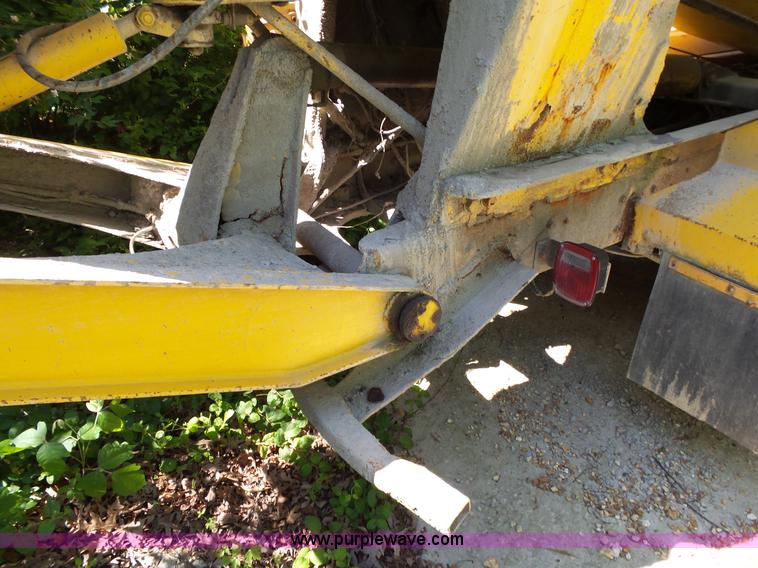 image for item L2029 1994 Ford LT8000 mixer truck