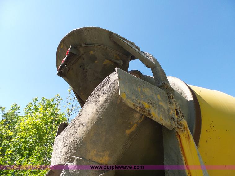 image for item L2029 1994 Ford LT8000 mixer truck