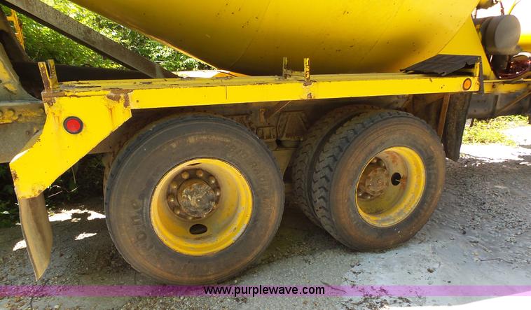 image for item L2029 1994 Ford LT8000 mixer truck