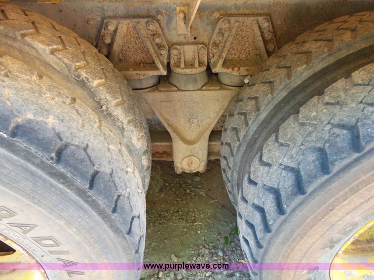 image for item L2029 1994 Ford LT8000 mixer truck