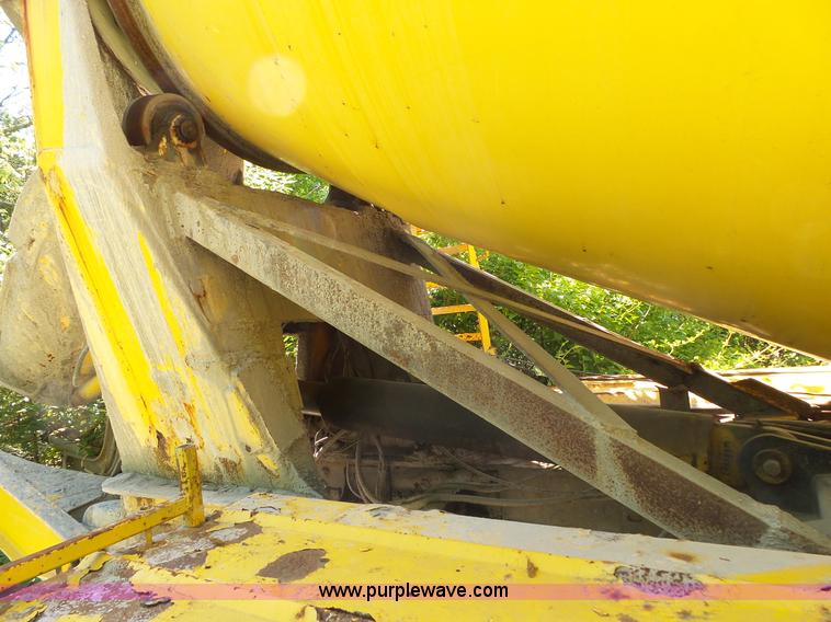 image for item L2029 1994 Ford LT8000 mixer truck