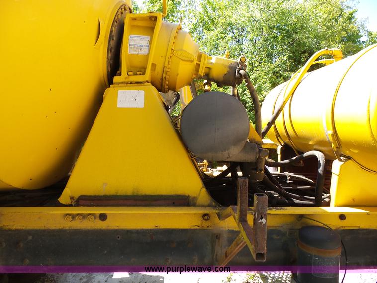 image for item L2029 1994 Ford LT8000 mixer truck