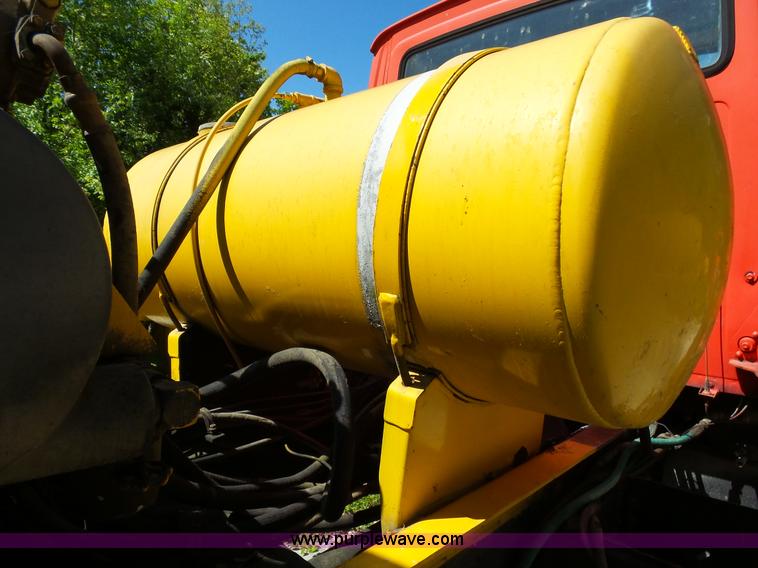 image for item L2029 1994 Ford LT8000 mixer truck