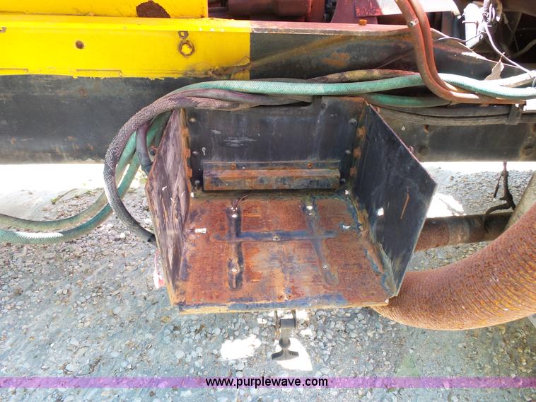 image for item L2029 1994 Ford LT8000 mixer truck