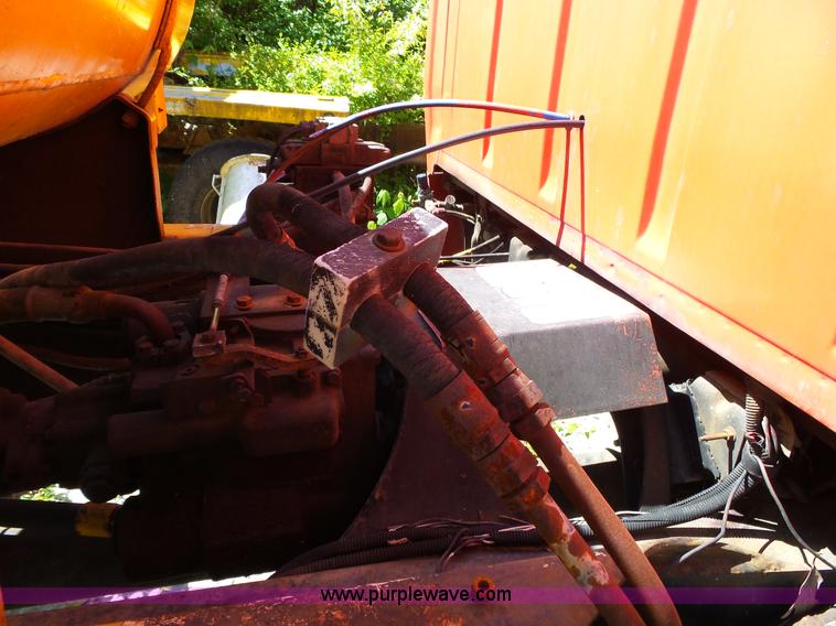 image for item L2029 1994 Ford LT8000 mixer truck