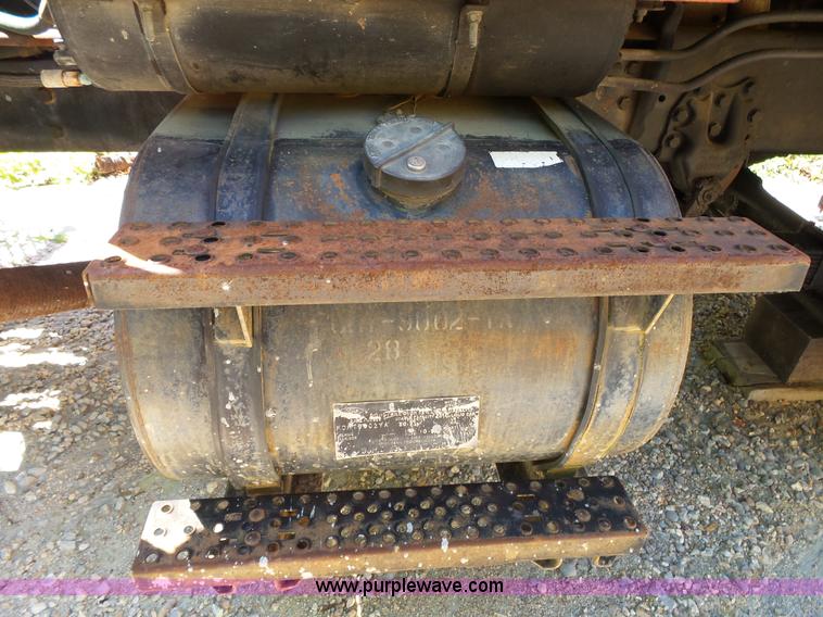 image for item L2029 1994 Ford LT8000 mixer truck