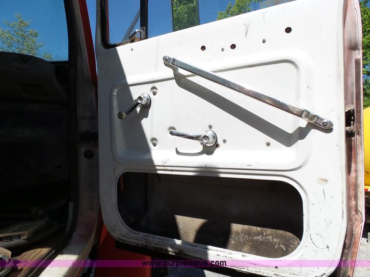 image for item L2029 1994 Ford LT8000 mixer truck