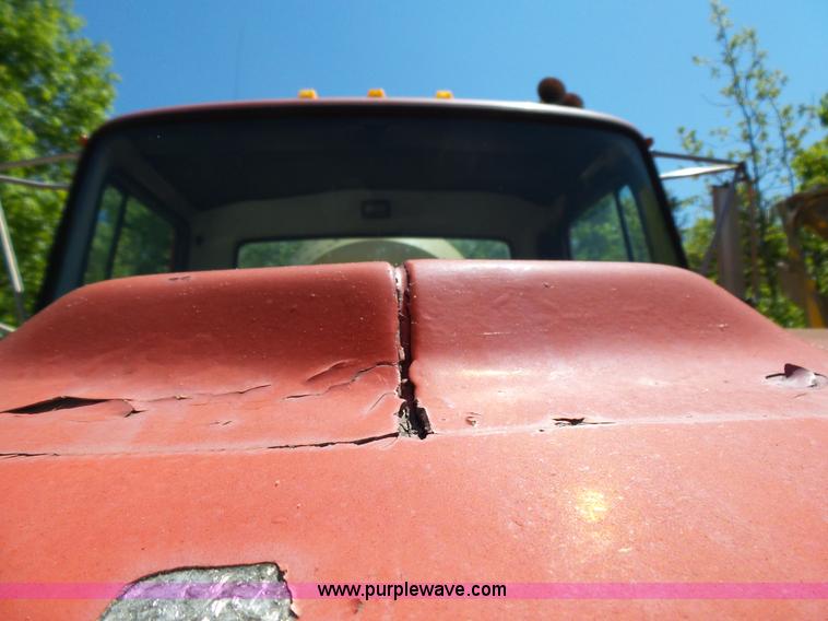 image for item L2029 1994 Ford LT8000 mixer truck