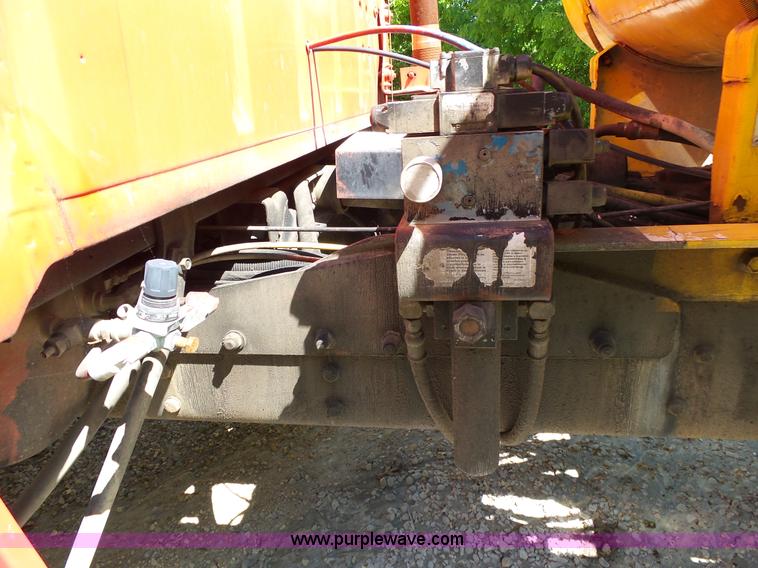 image for item L2029 1994 Ford LT8000 mixer truck