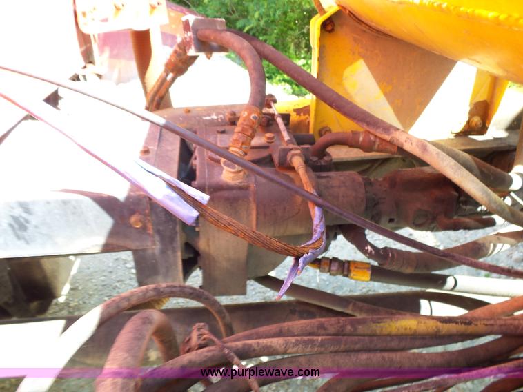 image for item L2029 1994 Ford LT8000 mixer truck