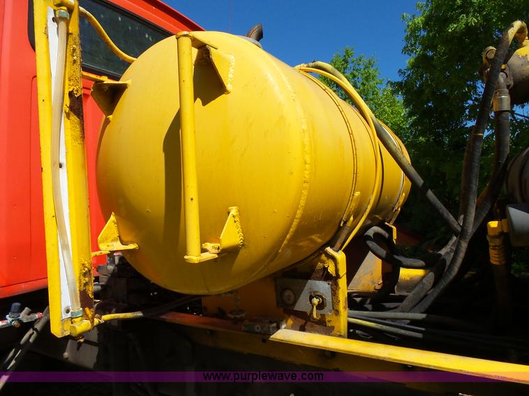 image for item L2029 1994 Ford LT8000 mixer truck